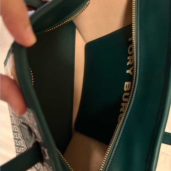 Tory Burch Green Gemini Link Coated Canvas and Leather Zip Tote - Picture 4 of 5